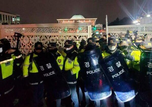 Южная Корея, военное положение