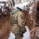 Фото: военнослужащий ВСУ в окопе 