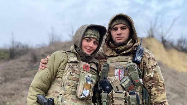 Фото: соцсети, глава медицинской службы батальона Волки Да Винчи Алина Михайлова с Дмитрием Коцюбайло 