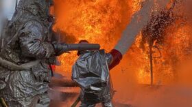 украинские пожарные тушат пожар после удара по энергетической инфраструктуре украинские пожарные тушат пожар после удара по энергетической инфраструктуре