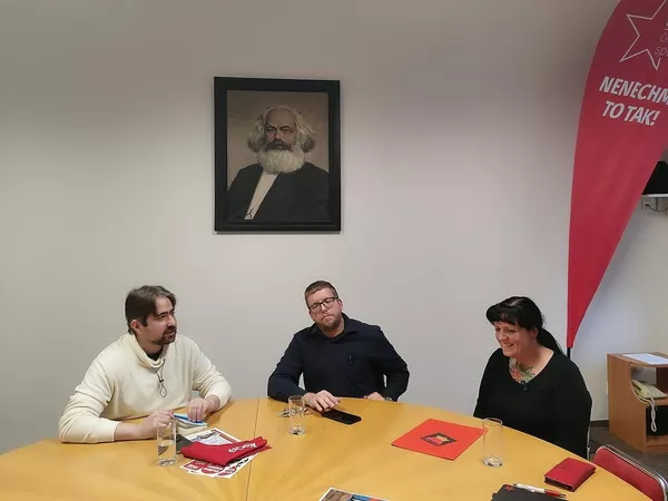 Милан Крайча и Петра Прокшанова перед митингом Милан Крайча и Петра Прокшанова перед митингом
