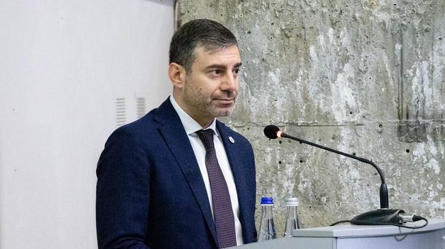 © Фото : Омбудсман Лубінець Дмитро / Telegram Украинский омбудсмен Лубинец напился храброй воды
