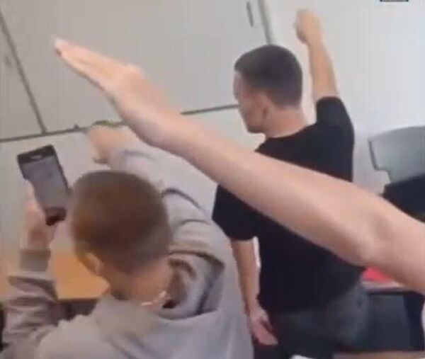 Фото: Студенты колледжа на севере Польши спровоцировали скандал, распевая нацистские песни в ходе празднования сочельника 