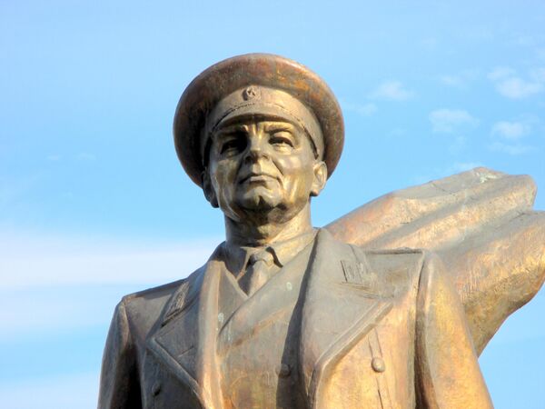 Памятник Василию Маргелову в Днепропетровске