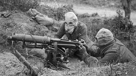 Солдаты в противодымных шлемах Солдаты в противодымных шлемах