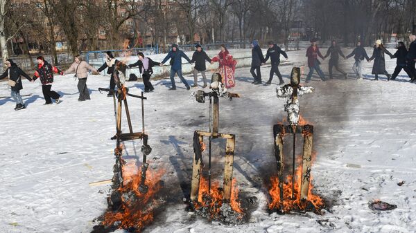 В Донецке в честь празднования Масленицы сожгли чучела европейских политиков