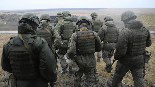 Занятия по боевой подготовке на полигоне в Саратовской области