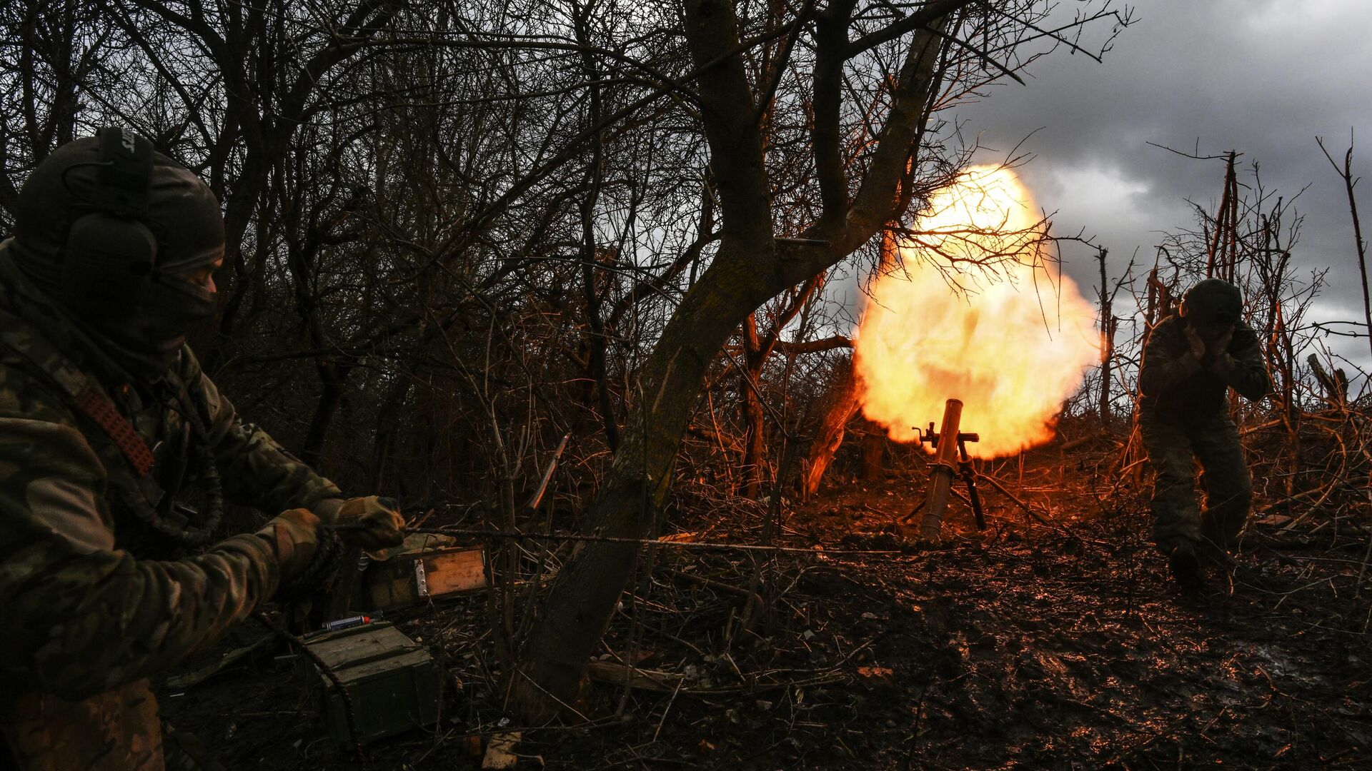 Боевая работа расчета 120мм миномёта 352 полка группировки войск Север в Курской области - РИА Новости, 1920, 09.03.2025