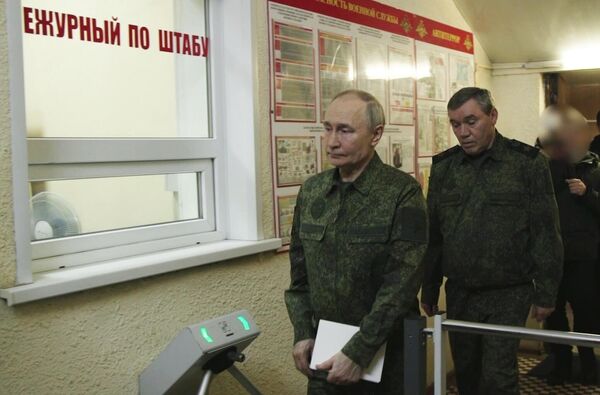 © POOL / Президент Владимир Путин провел совещание на одном из пунктов управления курской группировкой Курская операция Зеленского потерпела крах. Киев идет на переговоры без главного козыря