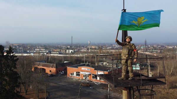 Военнослужащие группировки войск Север в освобожденной Судже