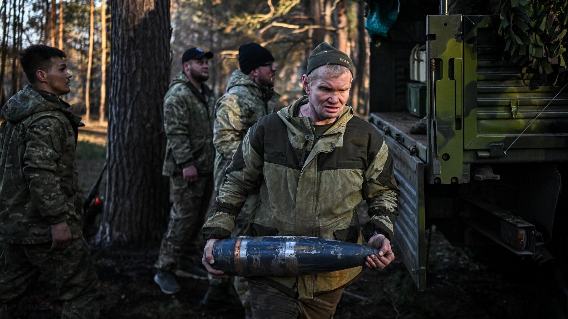 Боевая работа артиллеристов отдельного батальона АрБат в Курской области Боевая работа артиллеристов отдельного батальона АрБат в Курской области - РИА Новости, 1920, 30.07.2025