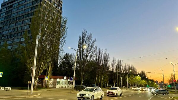 Вечерний Донецк накануне Пасхи 2025 года