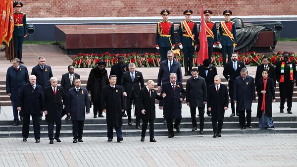 Церемония возложения цветов к Могиле Неизвестного солдата