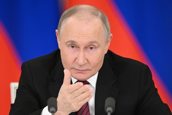© Фотохост-агентство РИА Новости / Обращение президента РФ В. Путина к представителям российских и зарубежных СМИ Это давление Британии и ЕС на США. Василий Корчмарь о том, зачем Трамп звонит Путину по Украине