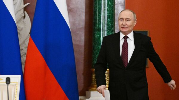 Обращение президента РФ В. Путина к представителям российских и зарубежных СМИ Обращение президента РФ В. Путина к представителям российских и зарубежных СМИ