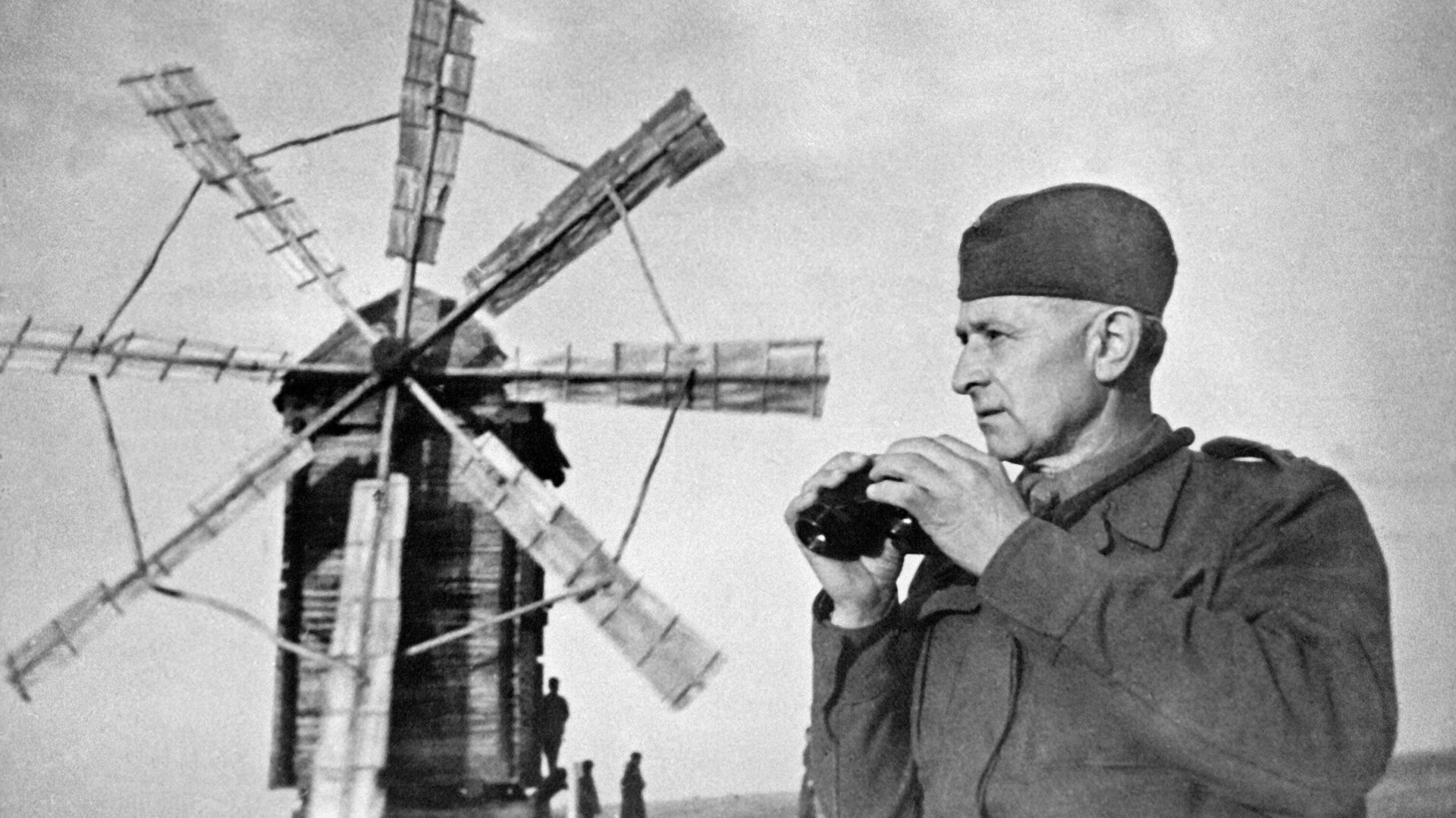 Генерал, командир 1-го Чехословацкого армейского корпуса Людвик Свобода на наблюдательном пункте Генерал, командир 1-го Чехословацкого армейского корпуса Людвик Свобода на наблюдательном пункте - РИА Новости, 1920, 20.05.2025