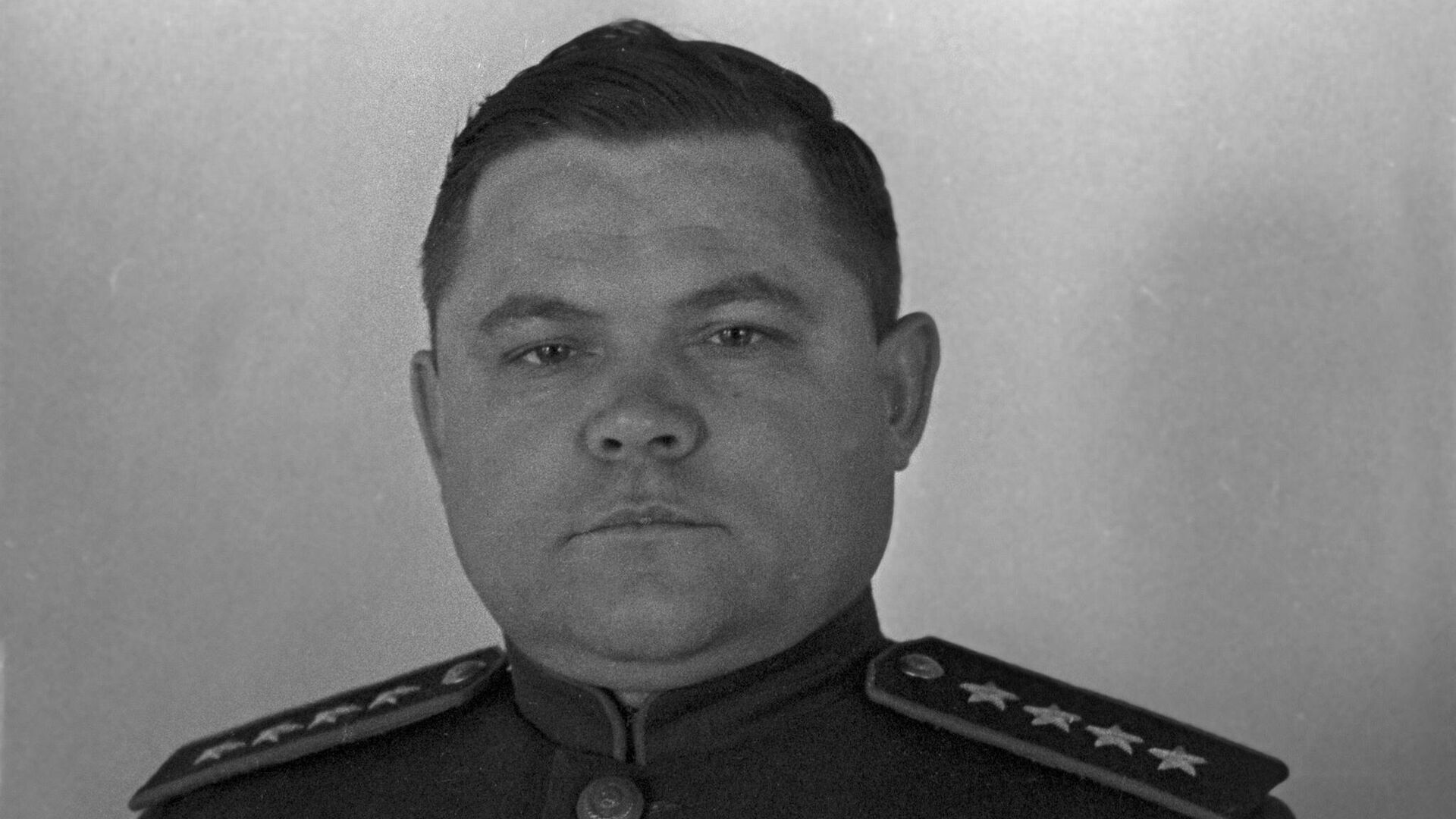 Командующий войсками 1-го Украинского фронта генерал армии Николай Федорович Ватутин - РИА Новости, 1920, 23.05.2025