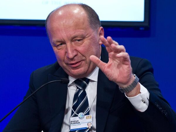 Андрюс Кубилюс напряженно умничает