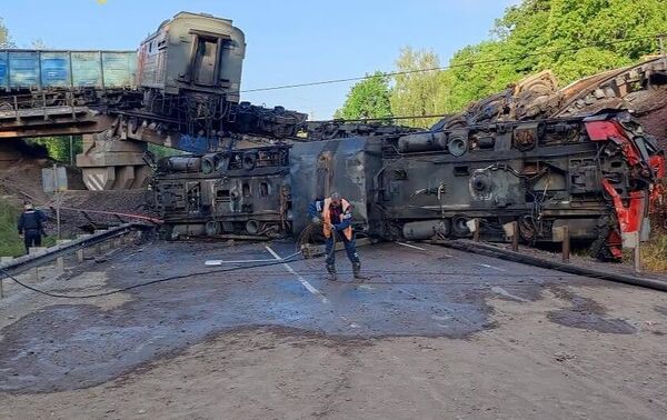 Обрушение железнодорожного моста в Курской области