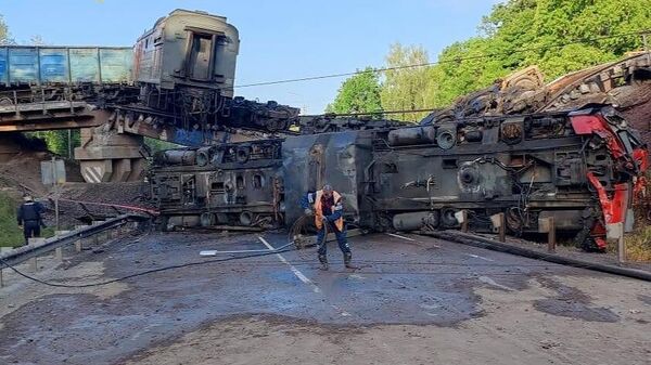 Обрушение железнодорожного моста в Курской области Обрушение железнодорожного моста в Курской области