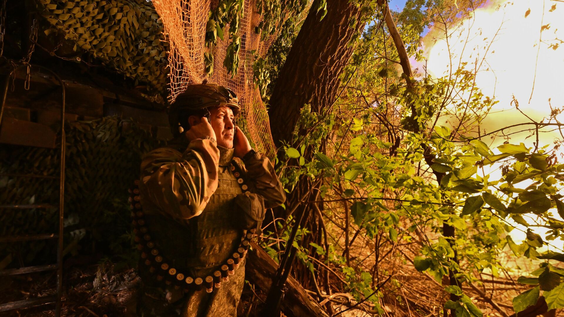 Боевая работы экипажа танка Т-80БВМ группировки войск Центр на Красноармейском направлении СВО - РИА Новости, 1920, 17.09.2025