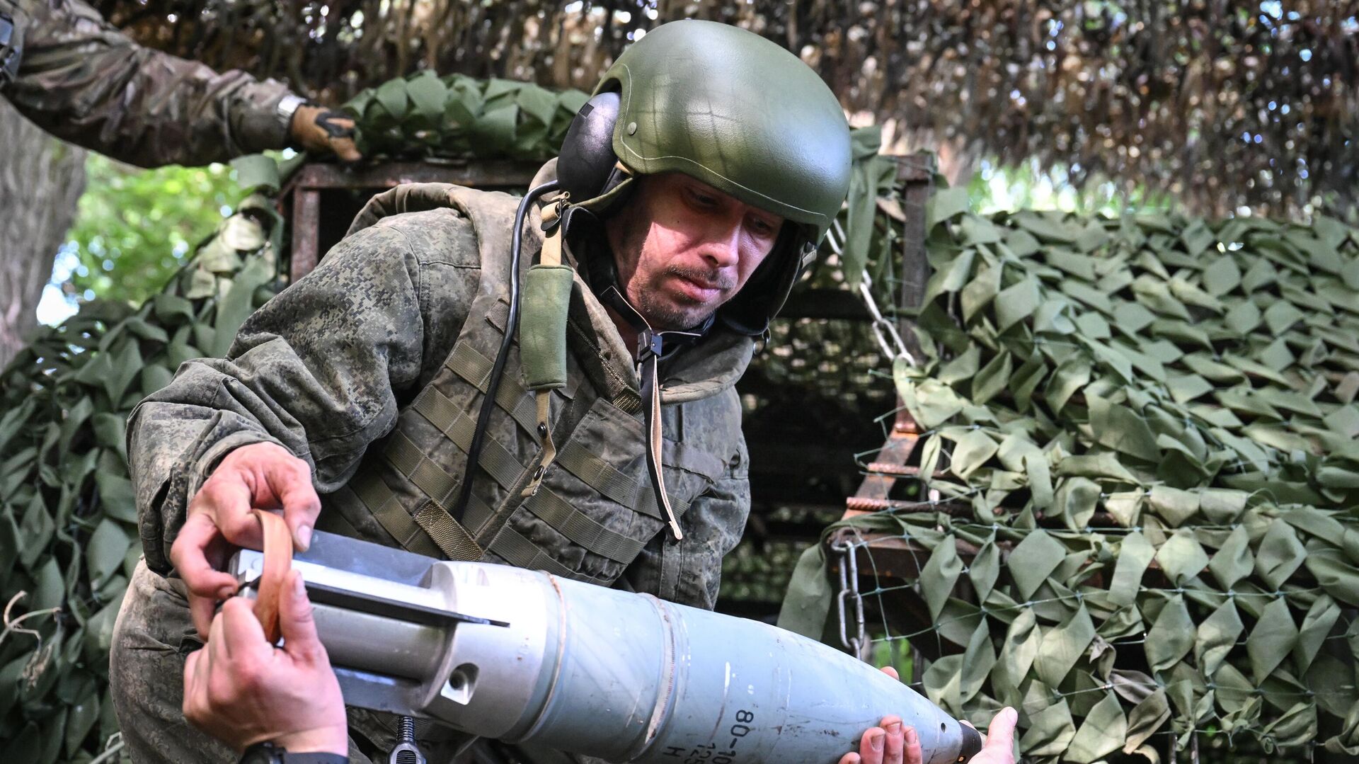 Боевая работы экипажа танка Т-80БВМ группировки войск Центр на Красноармейском направлении СВО - РИА Новости, 1920, 09.07.2025