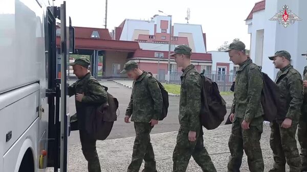 Российское Минобороны публикует видео наших военнослужащих, возвратившихся сегодня из плена