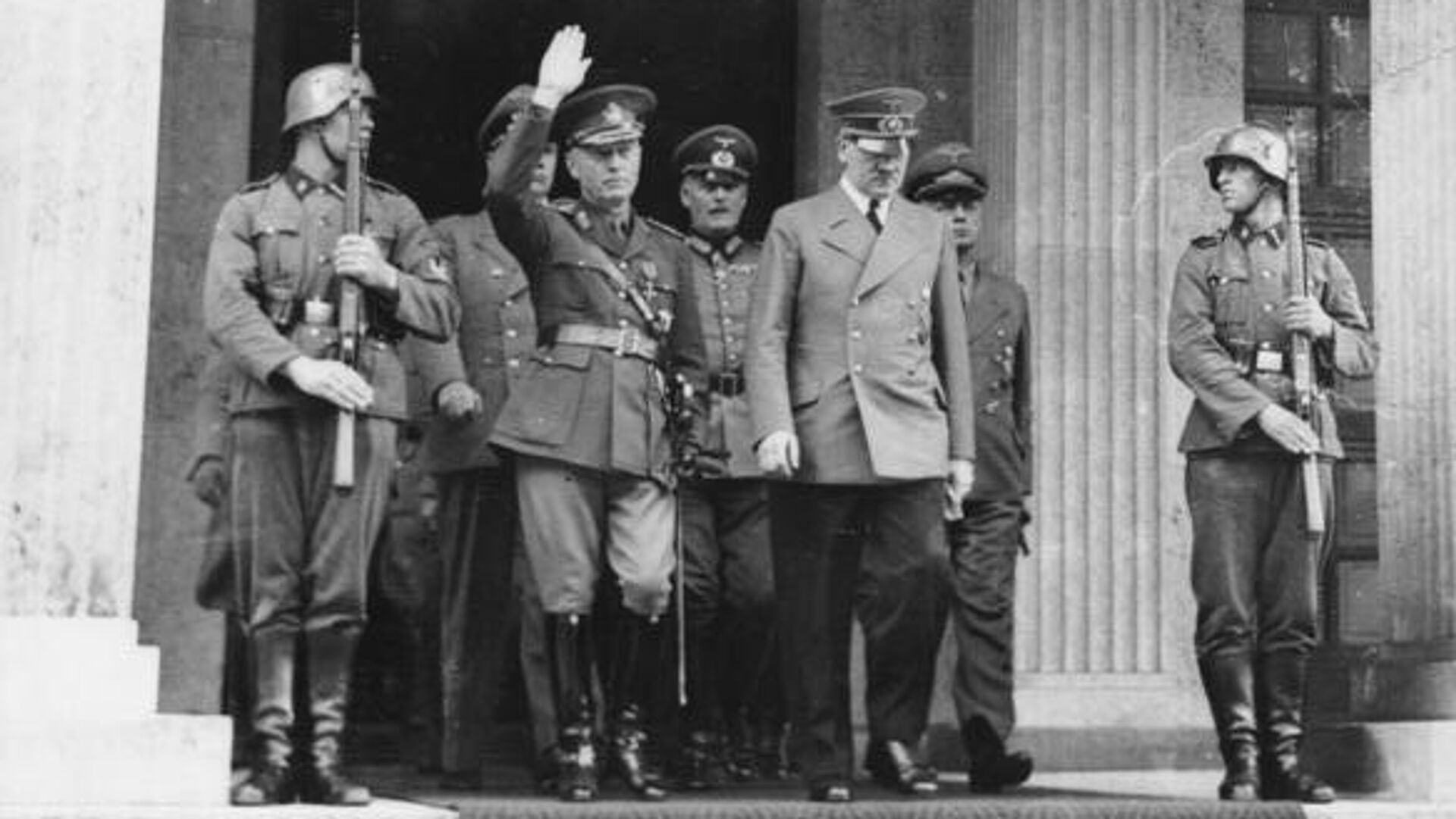 Ион Антонеску и Адольф Гитлер. Мюнхен, 10 июня 1941 года Ион Антонеску и Адольф Гитлер. Мюнхен, 10 июня 1941 года - РИА Новости, 1920, 14.06.2025