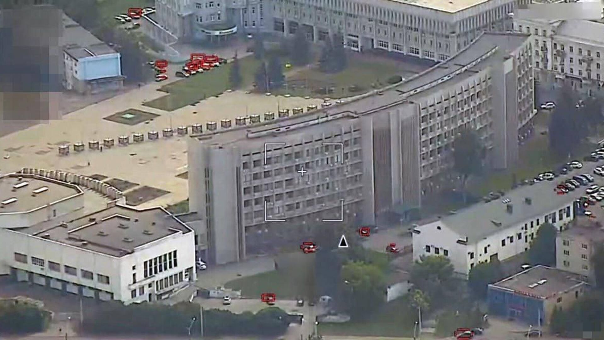 Администрация города Сумы попала в объектив российского разведывательного дрона - РИА Новости, 1920, 18.06.2025