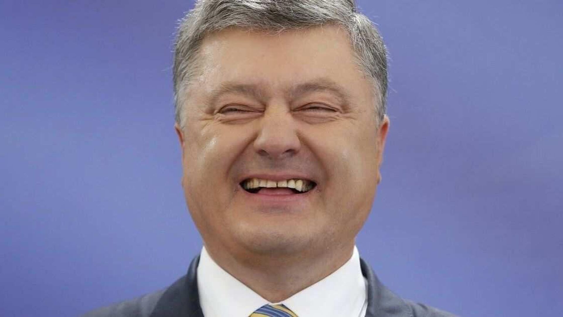 Порошенко* вместо командировки улетел отдыхать в Турцию, где подарил своим сыновьям миллион долларов Порошенко* вместо командировки улетел отдыхать в Турцию, где подарил своим сыновьям миллион долларов - РИА Новости, 1920, 24.06.2025