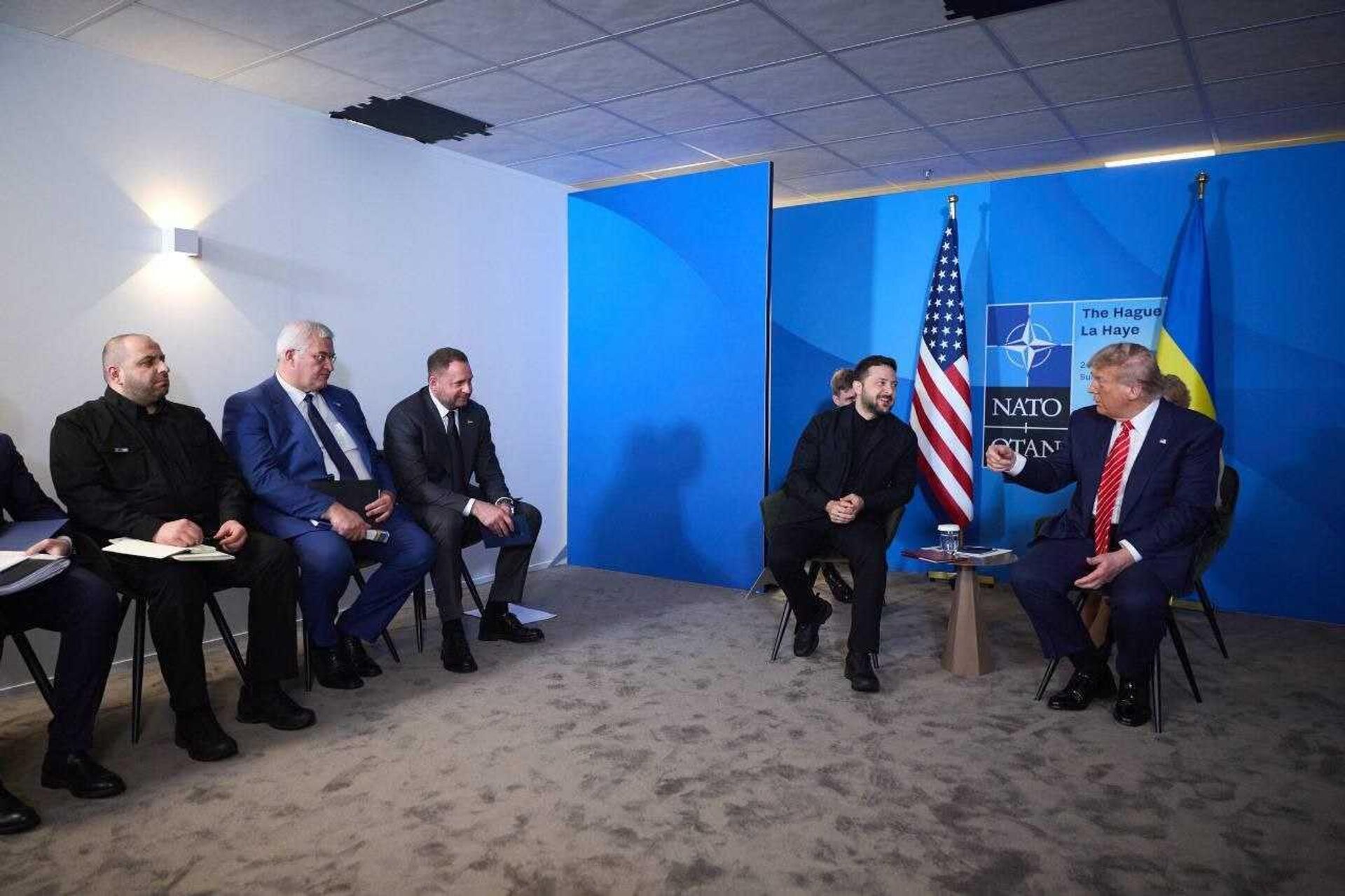 Зеленский и Трамп, переговоры на саммите НАТО Зеленский и Трамп, переговоры на саммите НАТО - РИА Новости, 1920, 29.06.2025