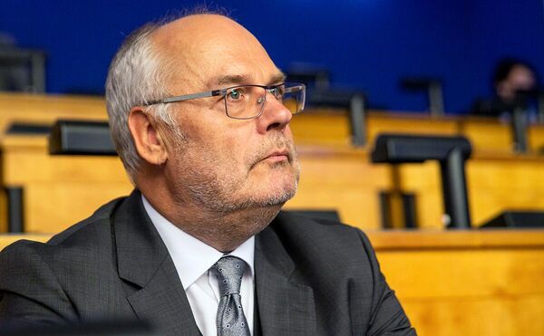 Алар Карис - что-то есть от Бенито Муссолини