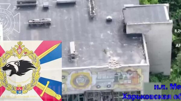 Штурмовые роты группировки войск Север водрузили государственный флаг на администрацию освобождённого села Меловое в Харьковской области