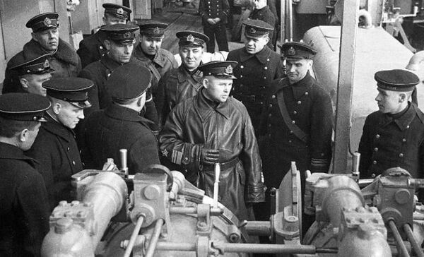 Командующий Черноморский флотом адмирал Филипп Октябрьский (фото 1942-1943 года) Командующий Черноморский флотом адмирал Филипп Октябрьский (фото 1942-1943 года)