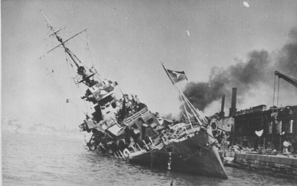 Гибель эсминца Свободный, Севастополь, 1942 год Гибель эсминца Свободный, Севастополь, 1942 год