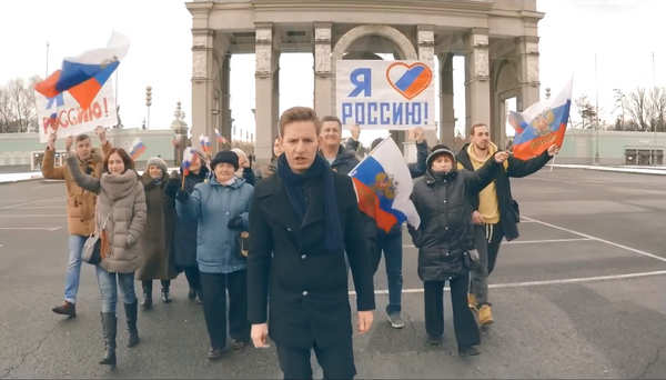 Кадр из одного из роликов Богдана Сащенко Запрет на 50 лет. Московский журналист после командировки не прошел