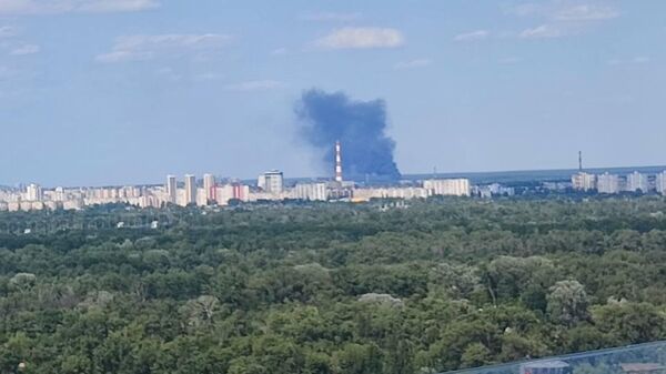 В киевском районе Троещина слышали взрыв, а теперь наблюдают сильный пожар