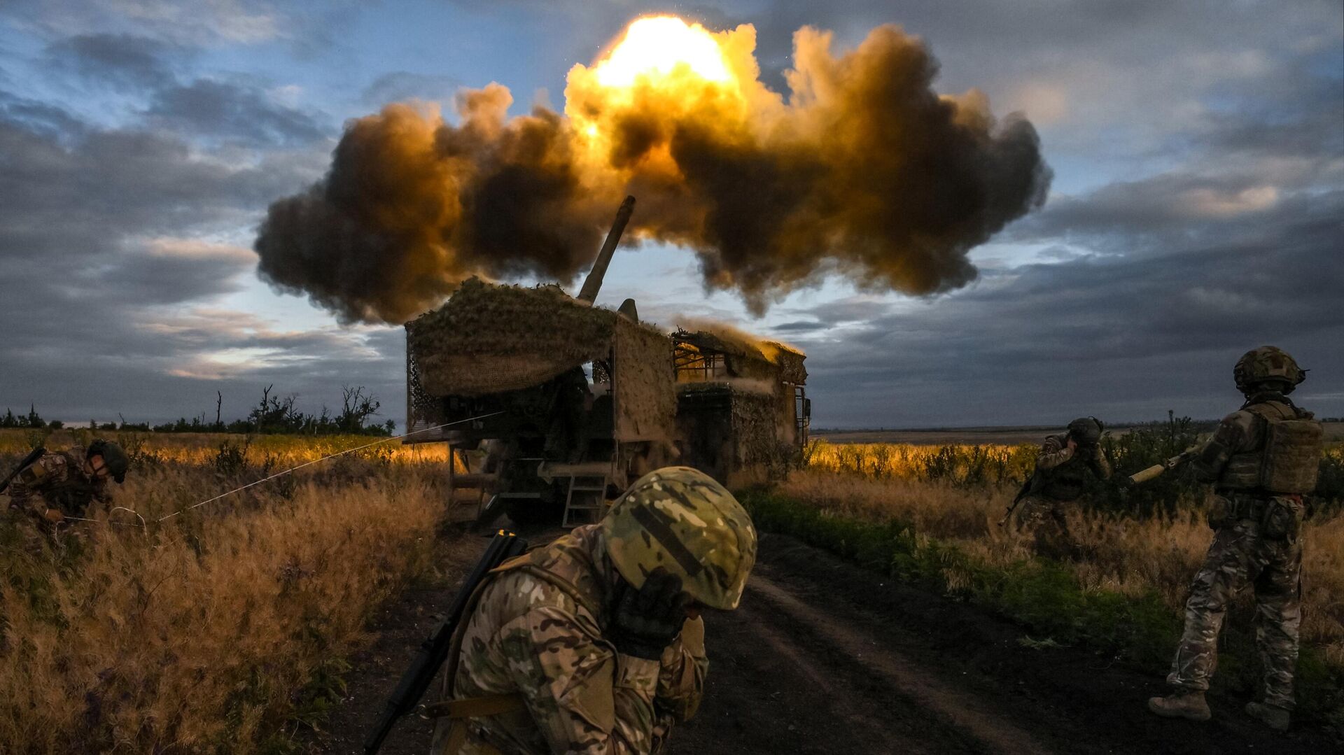 Боевая работа артиллеристов группировки войск Центр на Красноармейском направлении СВО - РИА Новости, 1920, 18.07.2025