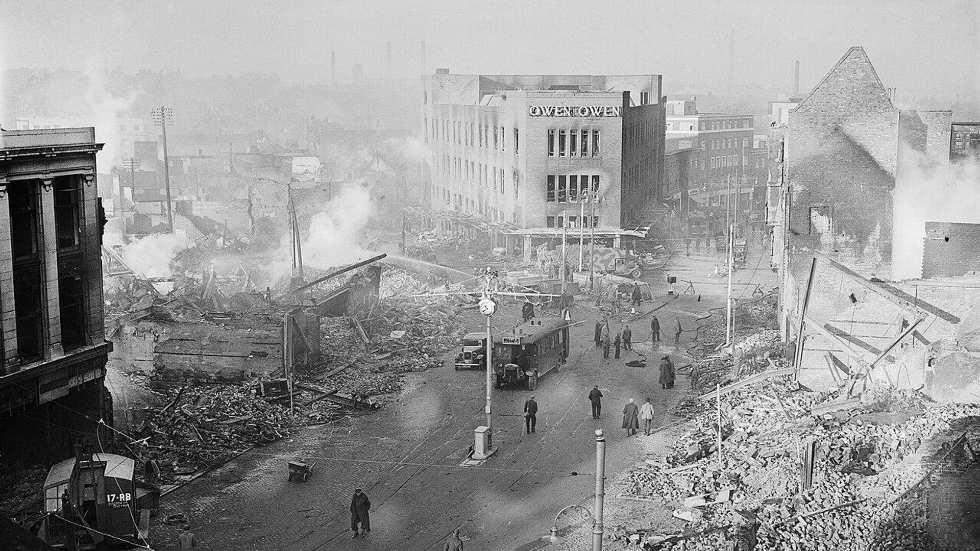 Центральная часть г. Ковентри после немецкой бомбардировки, 1940 год Центральная часть г. Ковентри после немецкой бомбардировки, 1940 год - РИА Новости, 1920, 10.07.2025