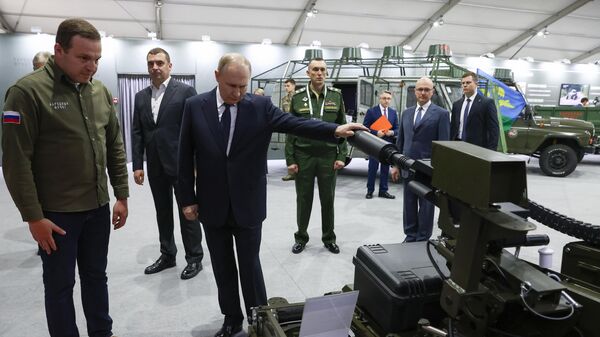 Президент Владимир Путин посетил выставку Всё для Победы! Президент Владимир Путин посетил выставку Всё для Победы!