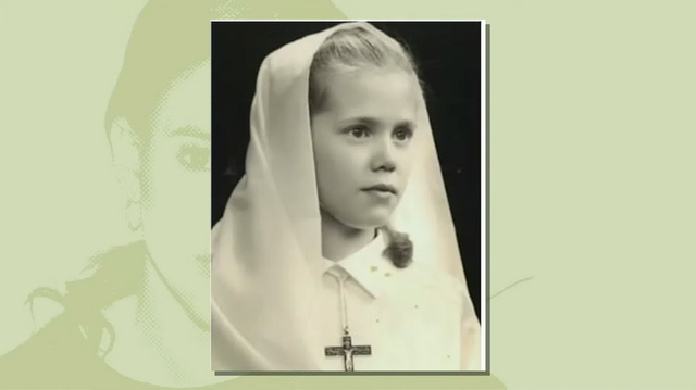 © Фото / Брижит на первом причастии Первая мадам Франции с лицом Панина. Семь лиц Брижит Макрон на фоне ее мужа