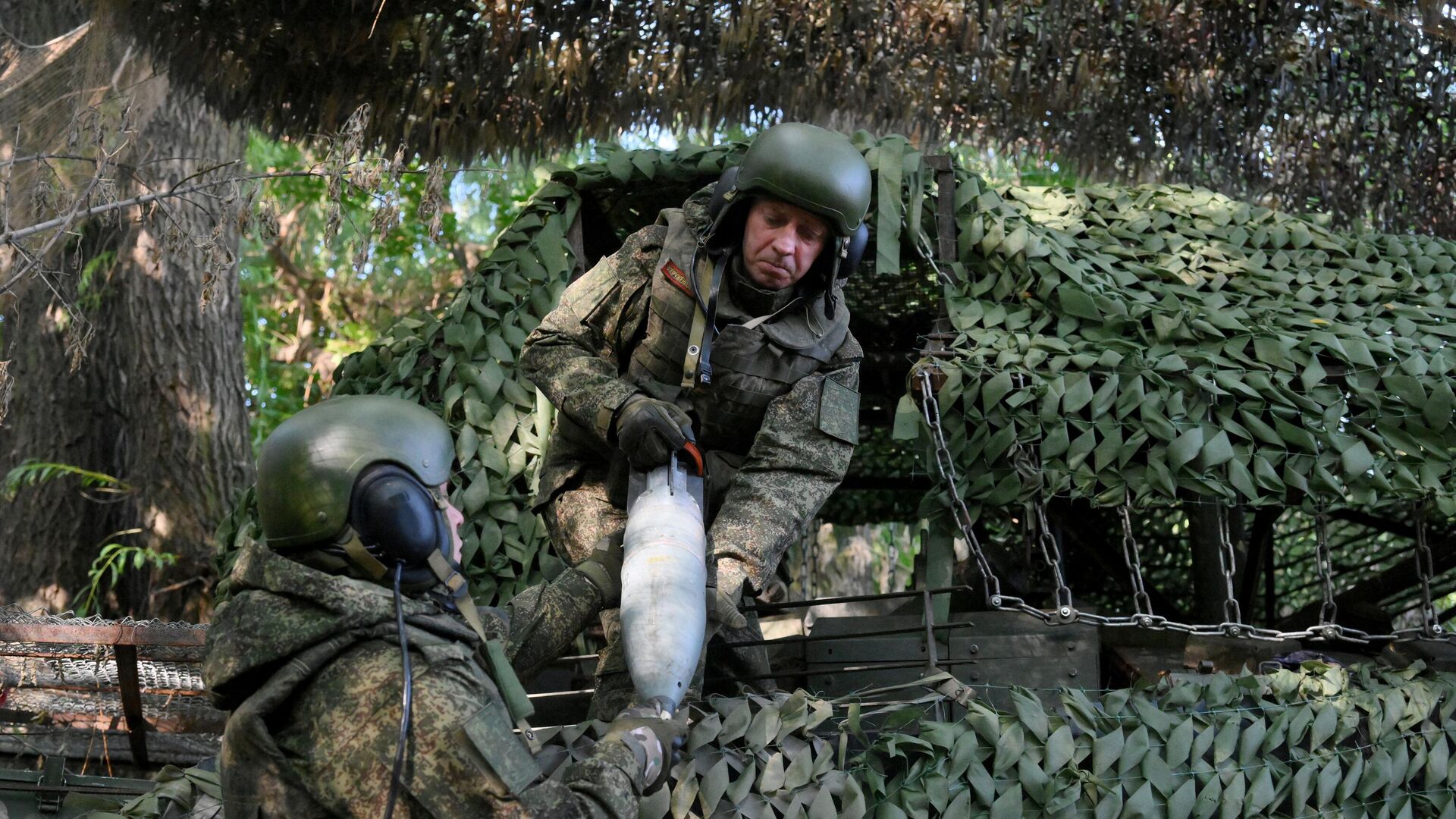 Боевая работа танкистов группировки войск Центр в зоне СВО Боевая работа танкистов группировки войск Центр в зоне СВО - РИА Новости, 1920, 15.07.2025