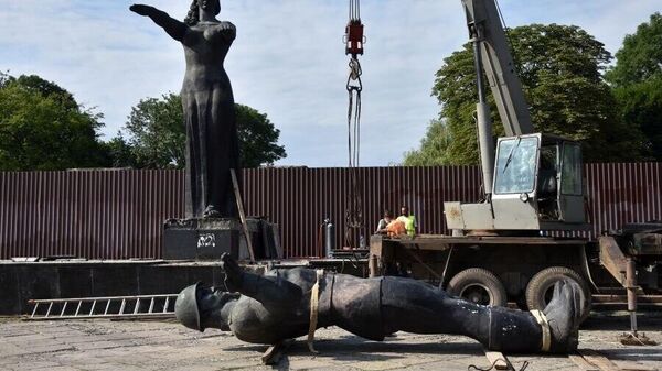 В Верховной Раде захотели снести все памятники героям Великой Отечественной