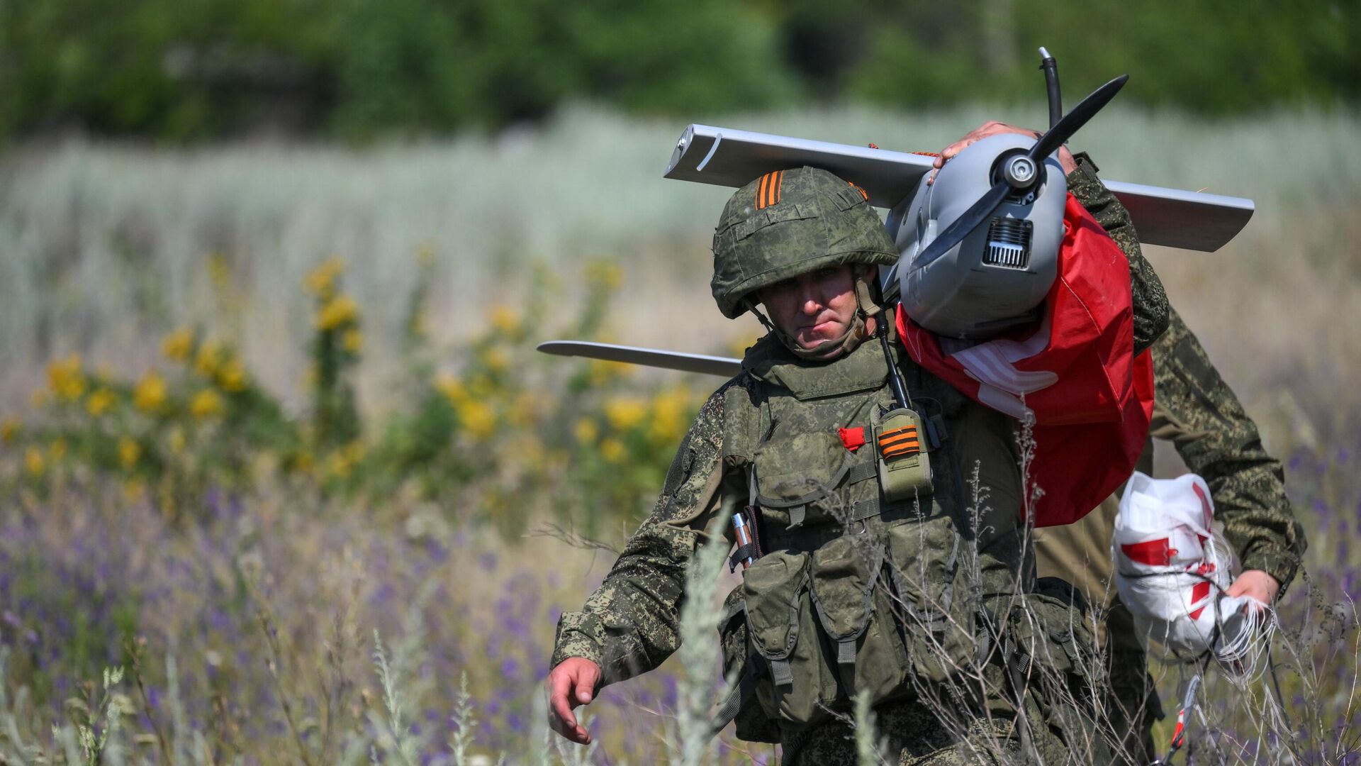 Боевая работа расчета БПЛА Орлан-10 группировки войск Центр - РИА Новости, 1920, 15.04.2026