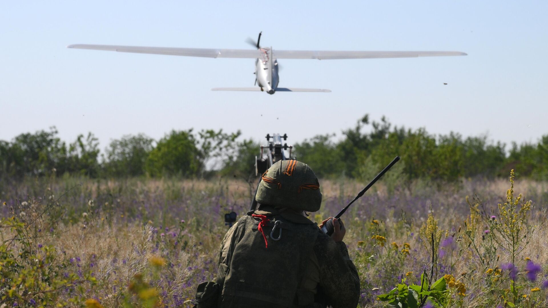 Боевая работа расчета БПЛА Орлан-10 группировки войск Центр - РИА Новости, 1920, 01.08.2025
