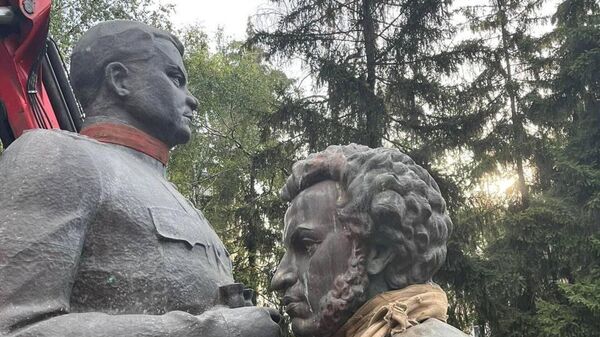 Снос памятников Ватутину и Пушкину Снос памятников Ватутину и Пушкину