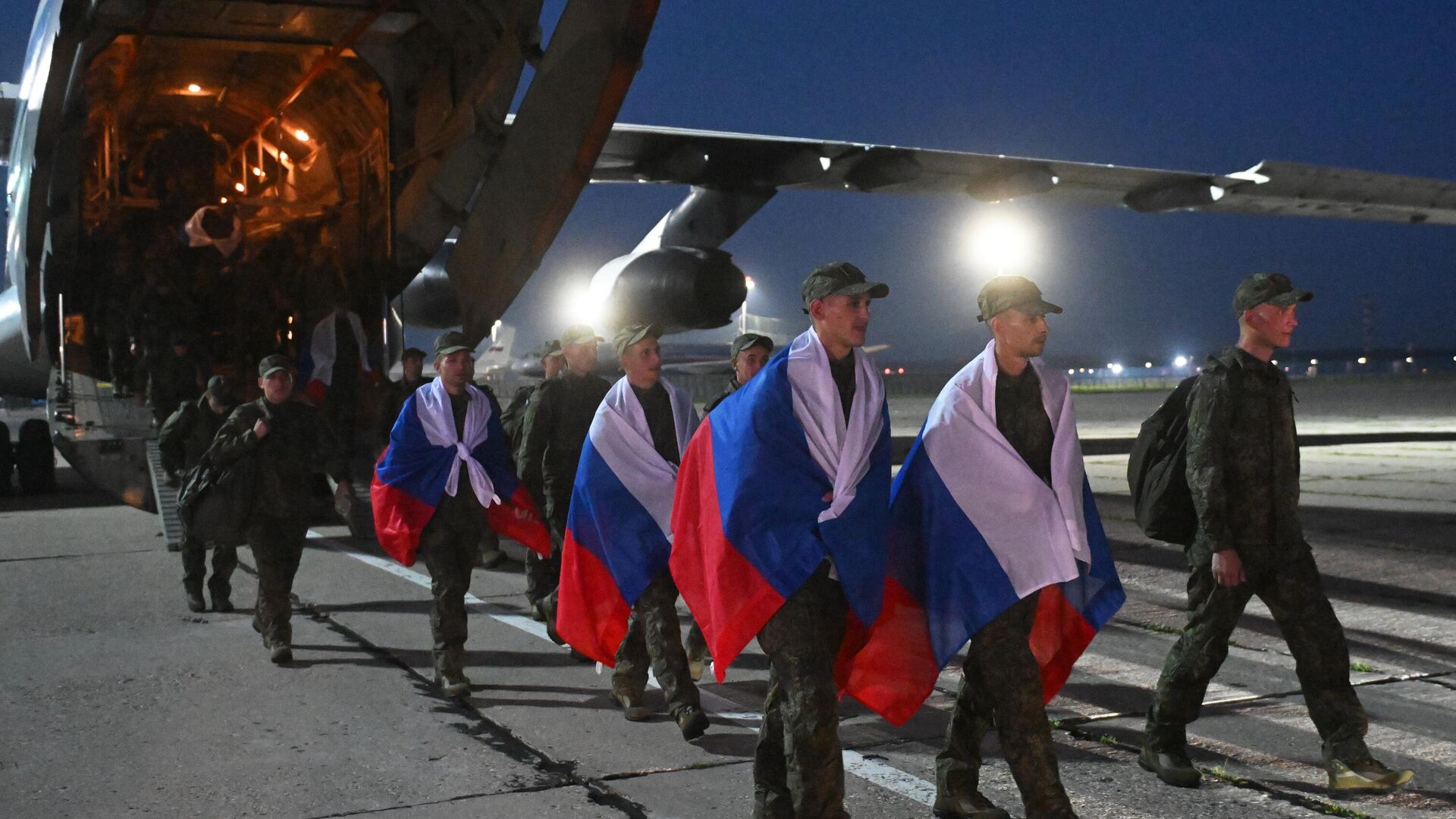 Обмен пленными между Россией и Украиной по достигнутым договоренностям в Стамбуле - РИА Новости, 1920, 25.07.2025