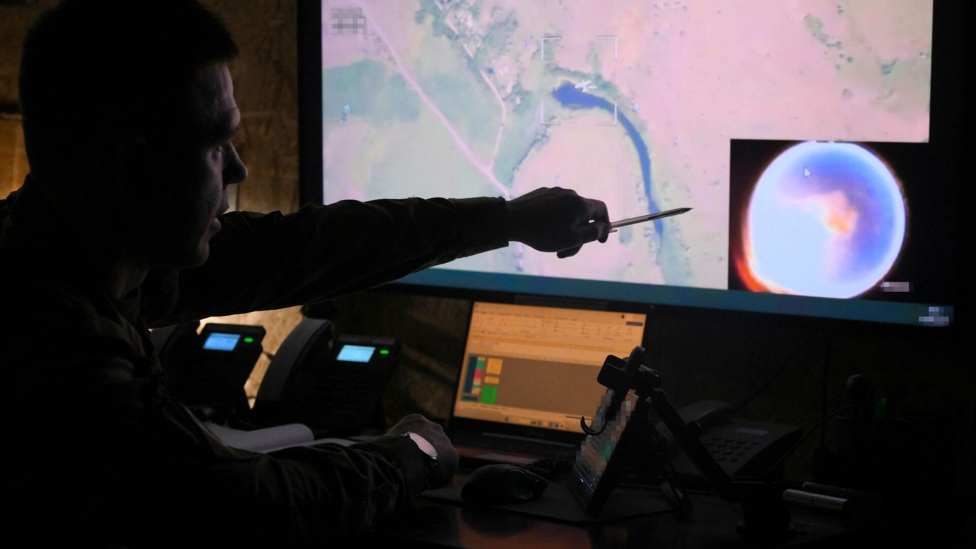 Пункт управления артиллерией группировки Центр на Красноармейском направлении СВО - РИА Новости, 1920, 28.07.2025