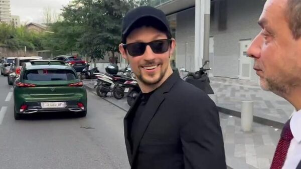 Предприниматель П. Дуров после допроса в Париже