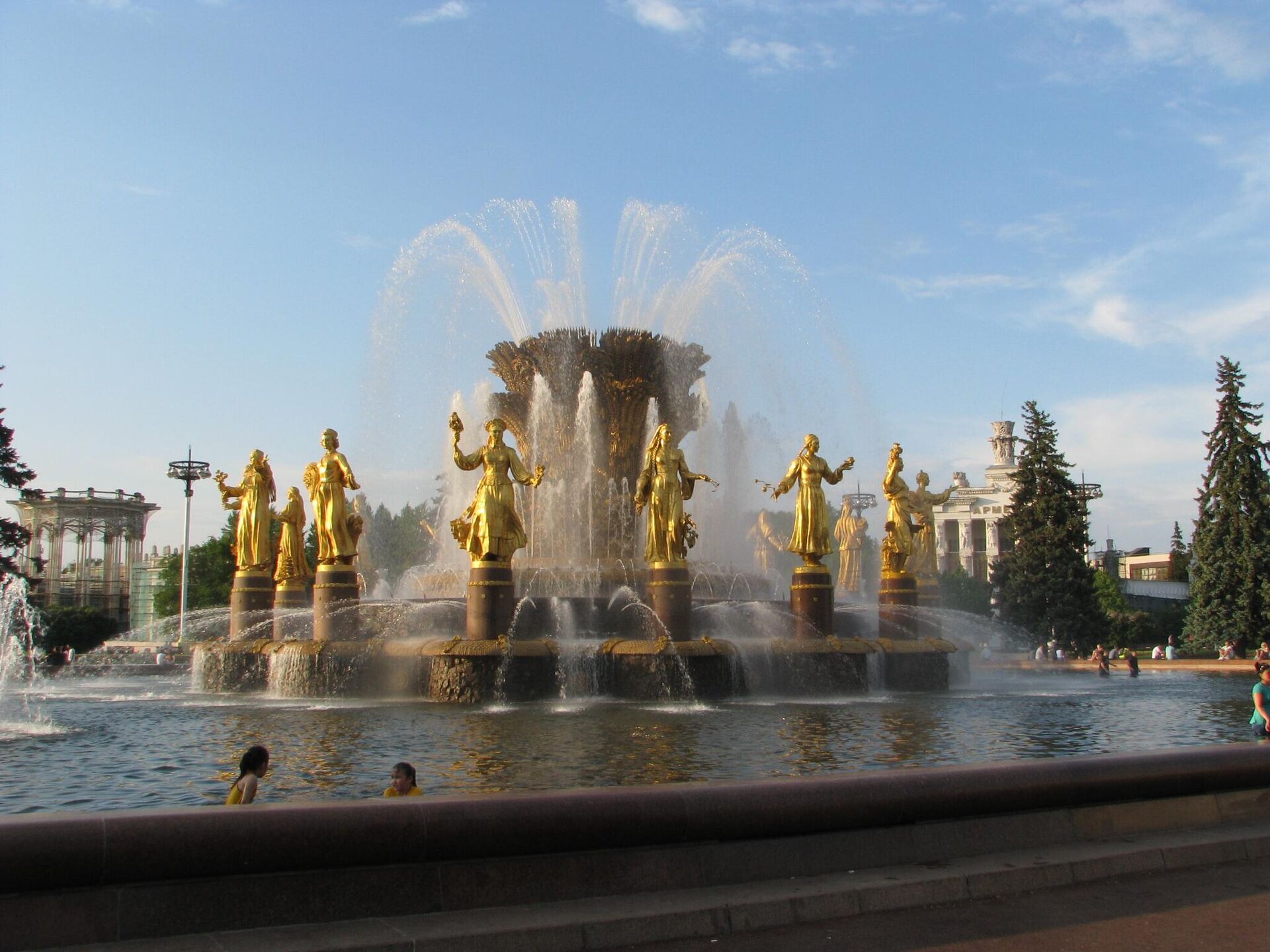 Фонтан Дружба народов на ВВЦ (ВДНХ) - РИА Новости, 1920, 31.07.2025